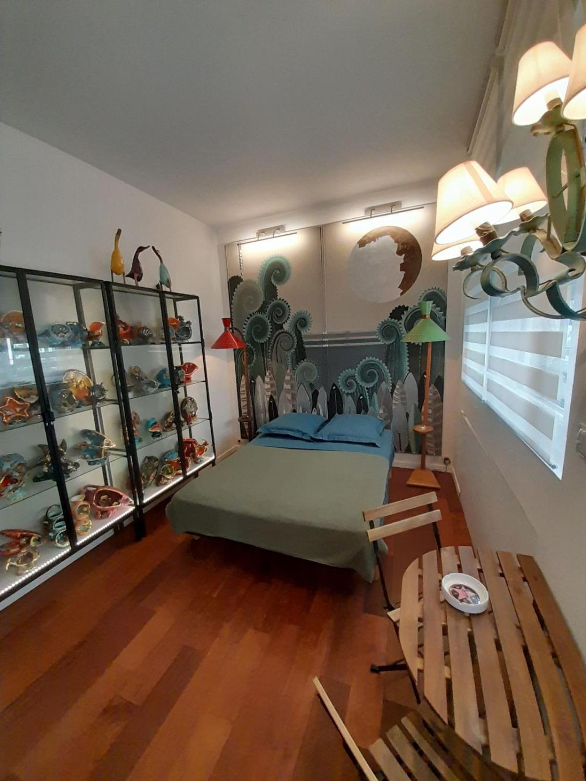 Studio Marseille Luaran gambar