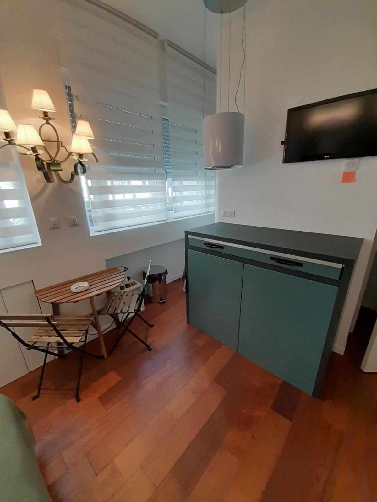 Studio Marseille Luaran gambar
